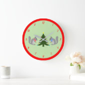 Eichhörnchen mit Weihnachtsbaum Große Wanduhr (Zuhause)