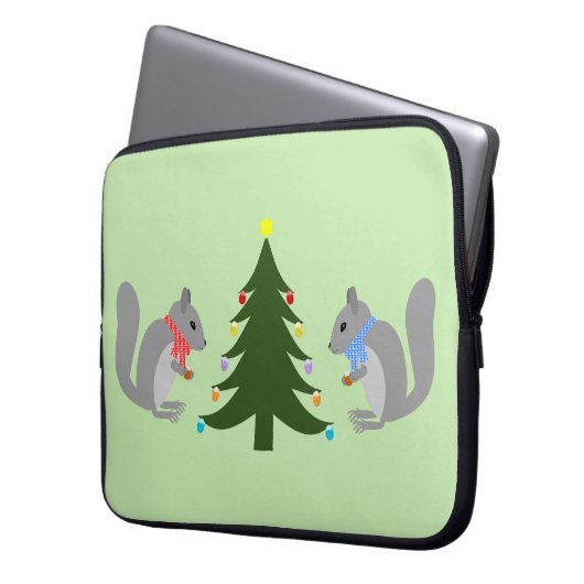 Eichhörnchen mit Weihnachtsbaum Laptopschutzhülle (Vorderseite Links)