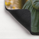 Eichhörnchen-Sammlung Nüsse in ihrer Tasche Mousepad (Ecke)