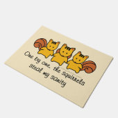 Eichhörnchen stehlen meinem Verstand Funny Sprichw Fußmatte (Schrägansicht)