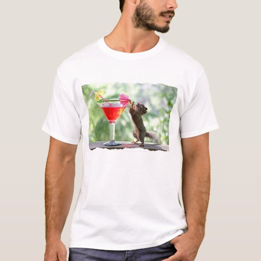 Eichhörnchen-trinkendes Cocktail T-Shirt (Vorderseite)