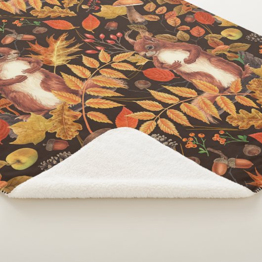 Eichhörnchen und Flora in dunkelbraun Sherpadecke (3/4)