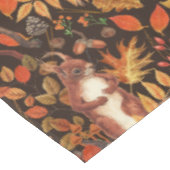 Eichhörnchen und Flora in dunkelbraun Tischdecke (Schrägansicht)