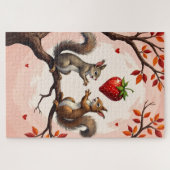 Eichhörnchen werfen riesige Valentinstag-Erdbeere Puzzle (Horizontal)