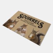 Eichhörnchen willkommen Menschen toleriert, Süße T Fußmatte (Schrägansicht)