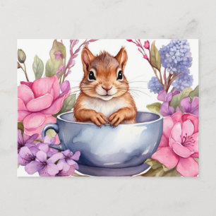 Eichhörnchenbaby in der Teetasse mit Blumen  Postkarte
