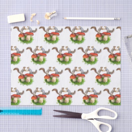 Eichhörnchenpaarung auf rotem Polsterpapier Seidenpapier (Handwerk)