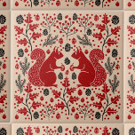 Eichhörnchenwald Woodland Fliese<br><div class="desc">Rotes Eichhörnchenwald-Muster mit Kiefernzapfen,  Kiefernästen,  Eichen,  Eichen-Blätter und Beeren. Ideal für ein Seehaus oder Saisonzimmer Dekoration. Originelle Kunst von Nic Squirrell.</div>