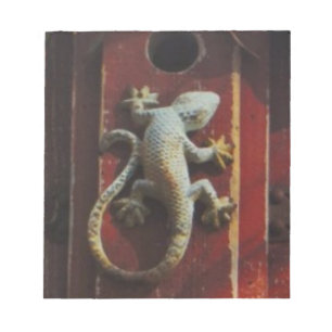 Eidechse aus abgetragenem Holz Notizblock