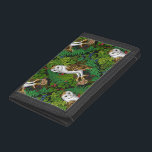 Eier, Farne, Eichen und Beeren Tri-fold Geldbeutel<br><div class="desc">а Eulen,  Mäuse,  Waldbeeren und Farne,  nahtlos</div>