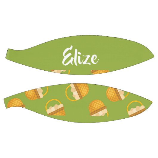 Eier in braunem Korb auf grün Basketball (Panele)