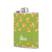 Eier in braunem Korb auf grün Flachmann (Links)