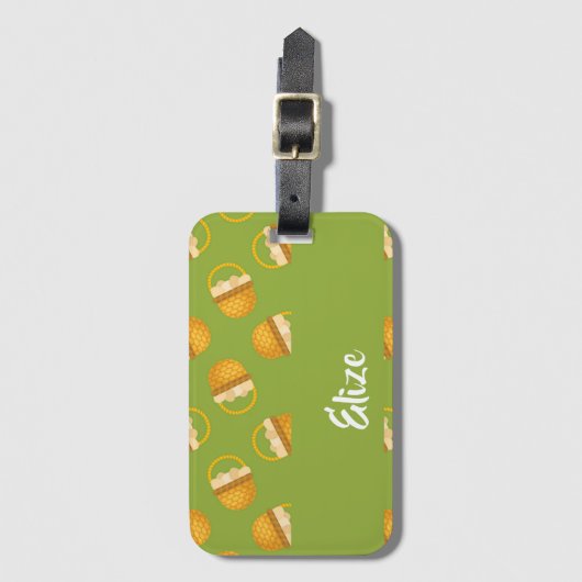 Eier in braunem Korb auf grün Gepäckanhänger (Vorderseite Vertikal)