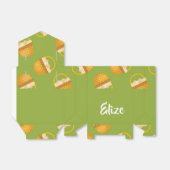 Eier in braunem Korb auf grün Geschenkschachtel (Ungefaltet)