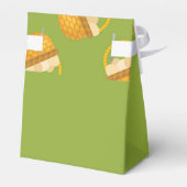 Eier in braunem Korb auf grün Geschenkschachtel (Rückseite)