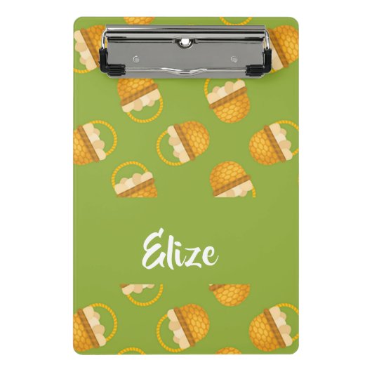 Eier in braunem Korb auf grün Mini Klemmbrett (Vorderseite)