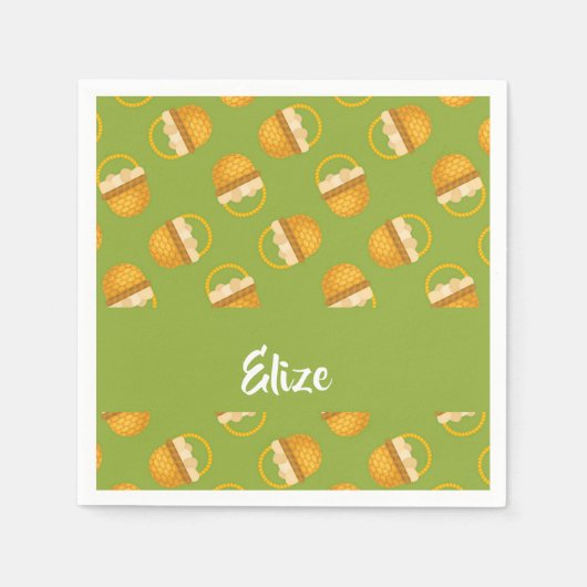 Eier in braunem Korb auf grün Serviette (Vorderseite)