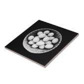 Eier in schwarz-weißem Kunstfoto Fliese (Seite)