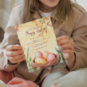 Eier in Vogelnest und blumengelb glückliche Ostern Einladung