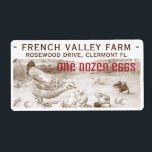 Eierkarton Etikett Rustikale Vintage Henneier Baue<br><div class="desc">Alte Farben,  die an die 40er Jahre erinnern,  und eine Outdoor-Szene mit Hühnern,  Küken und Eiern machen dies zu einer perfekten Wahl für Ihr Geschäft im Hinterhof. Versand- oder Adressetikett-Größe.</div>