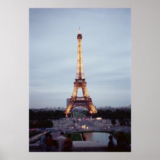 Eiffel Tower at Dusk Poster (Vorne)