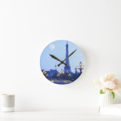 Eiffel Tower at Dusk Runde Wanduhr (Zuhause)