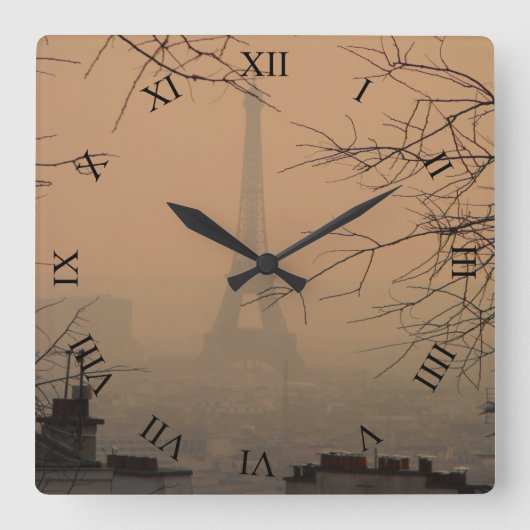 Eiffel Tower in Haze of Smog Square Wall Clock Quadratische Wanduhr (Vorderseite)