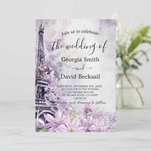 Eiffel Tower Lavender Romance QR Code Wedding Einladung (Stehend Vorderseite)