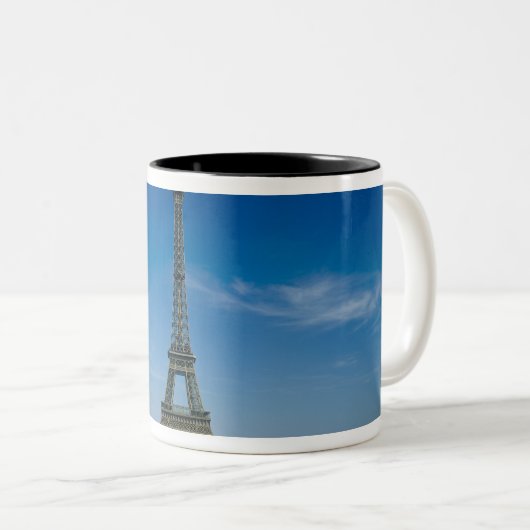 Eiffel Tower, Paris, Frankreich Zweifarbige Tasse (VorderseiteRechts)