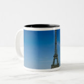 Eiffel Tower, Paris, Frankreich Zweifarbige Tasse (Vorderseite Links)