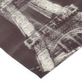 Eiffel Tower & Surreal Paris Art/Liebe Frankreich  Kurzer Tischläufer (Ecke)