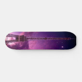 Eiffelturm im Sonnenscheinhimmel Skateboard (Horizontal)