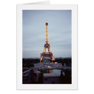 Eiffelturm in der Abenddämmerung