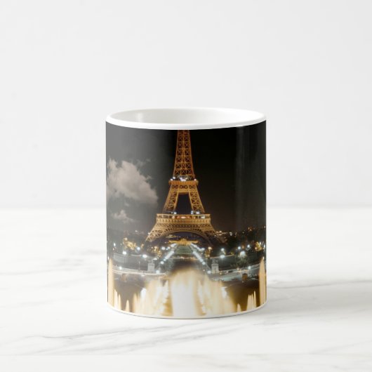 Eiffelturm in der Nacht Kaffeetasse (Mittel)