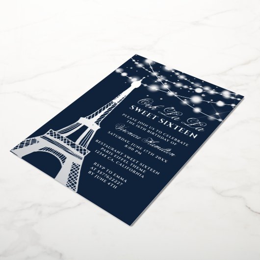 Eiffelturm silberne Glitzer leuchtet blau Sweet 16 Folieneinladung (Gedreht)