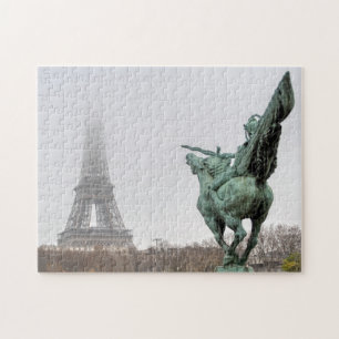 Eiffelturm und Bir-hakeim-Statue an einem schönen  Puzzle