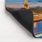 Eiffelturm und Pont Alexandre III nachts Mousepad (Ecke)