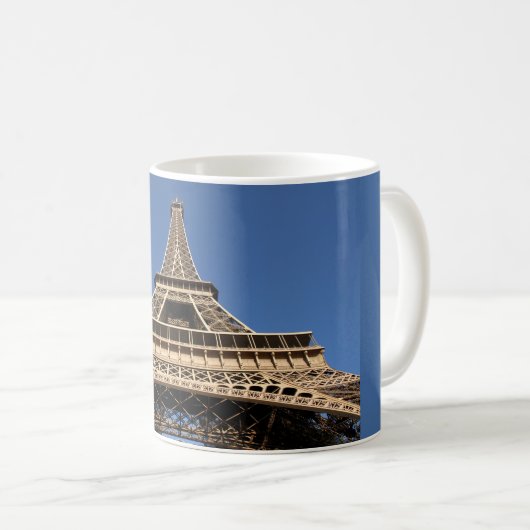 Eiffelturm von Paris in der französischen Tasse (VorderseiteRechts)