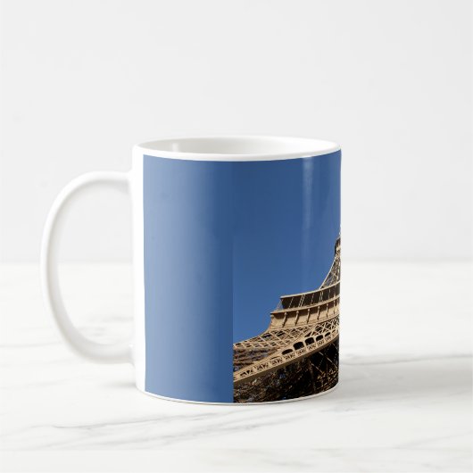 Eiffelturm von Paris in der französischen Tasse (Links)
