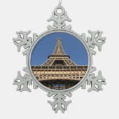 Eiffelturm von Paris in der französischen Tasse Schneeflocken Zinn-Ornament (Vorderseite)