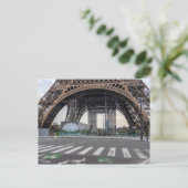 Eiffelturm während der Lockerung des Coronavirus i Postkarte (Stehend Vorderseite)