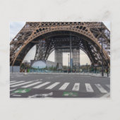 Eiffelturm während der Lockerung des Coronavirus i Postkarte (Vorderseite)