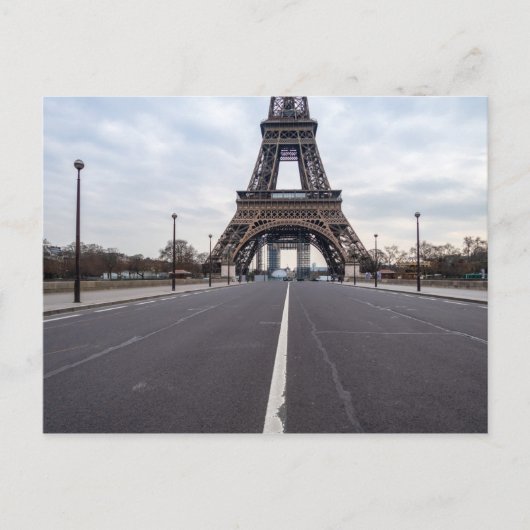 Eiffelturm während der Lockerung des Coronavirus i Postkarte (Vorderseite)