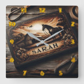 Eigene Holzschnitzerei bei Pferd und Stall bei Son Quadratische Wanduhr (Vorderseite)