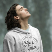 Eigene Mitarbeiter für Ihr Firmenlogo Hoodie