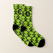 Eigene Monogramm lustig grüne Alien Druckgeschenk Socken (Paar)