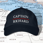 Eigener, bestickter Hut, eigener Name Bestickte Baseballkappe<br><div class="desc">Das perfekte Zubehör für jeden Wassersportler: der Nautical Captain Your Name Custom StickHat. Dieser aus hochwertigen Materialien gefertigte, klassisch blaue Hut ist perfekt für alle Lieben geeignet, die Zeit am Wasser verbringen. Ob Sie Kapitän eines Schiffes, einer Yacht oder einer Crew sind oder einfach nur Zeit am Jachthafen oder an...</div>