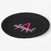 Eigener, rosa schwarzer Monogramm-Name Pappteller (Schrägansicht)