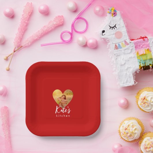 Eigenes Foto Roter Herzrahmen Moderne Kalligrafie Pappteller (Party)