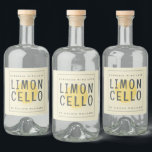 Eigenes Limoncello-Label Alkoholflaschenetikett<br><div class="desc">Elegantes und modernes limoncello Flaschenetikett mit dem limoncello-Text,  hausgemacht mit Liebe und Ihrem Namen in schicker Schrift und moderner Typografie auf antikem weißem Hintergrund mit einer stilvollen Touch hübscher Zitronenscheibe. Fügen Sie einfach Ihren Namen oder Ihre Firma hinzu. Exklusiv für Sie von Happy Dolphin Studio entworfen!</div>